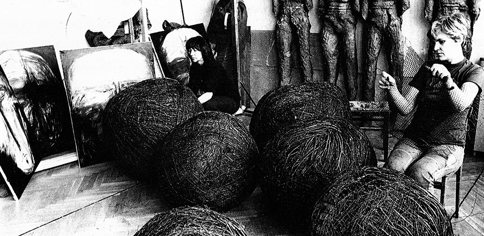 Magdalena Abakanowicz, Black Balls, materiały prasowe